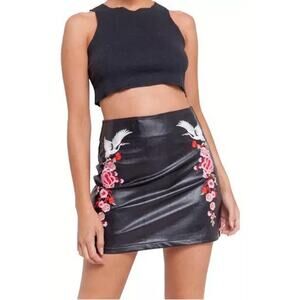 Forever 21 Mini Skirt Womens Medium Black Embroidered faux leather Birds Floral